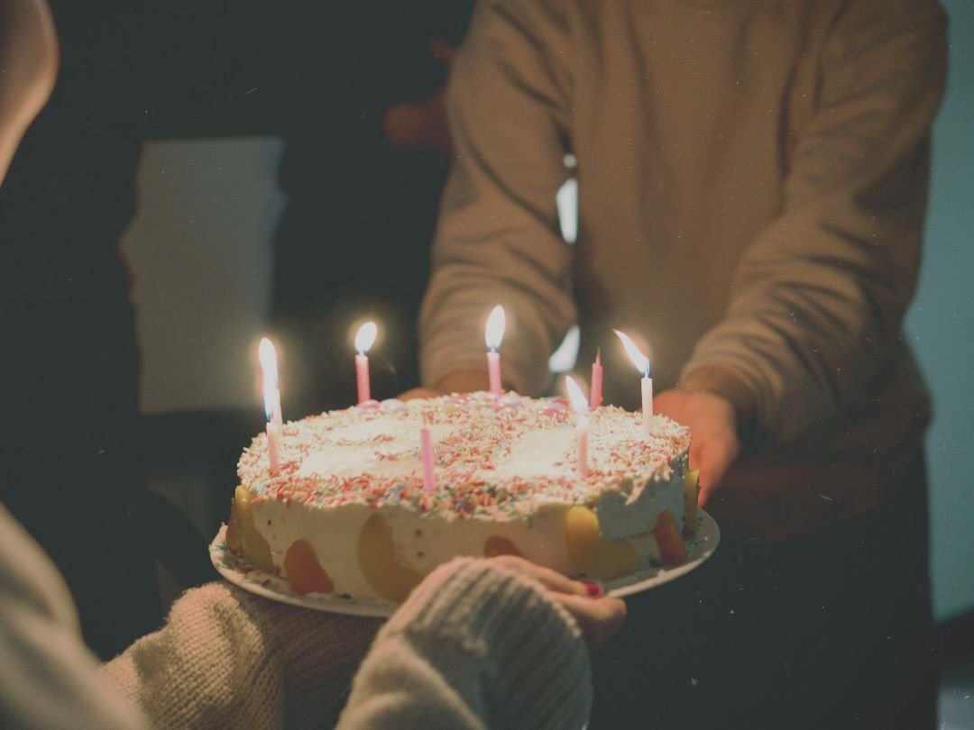 40 Powerful Birthday Journal Prompts to Reflect on the Past and Dream Big